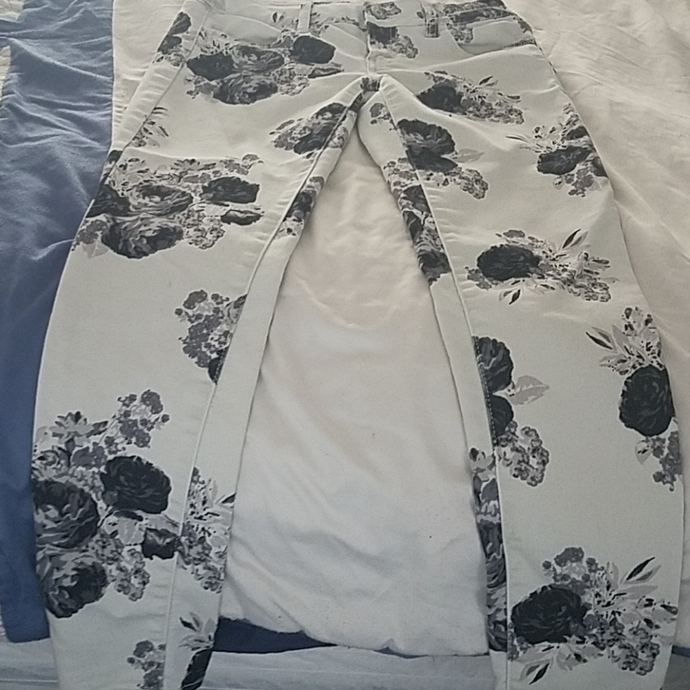 Blk and cream rose jeans